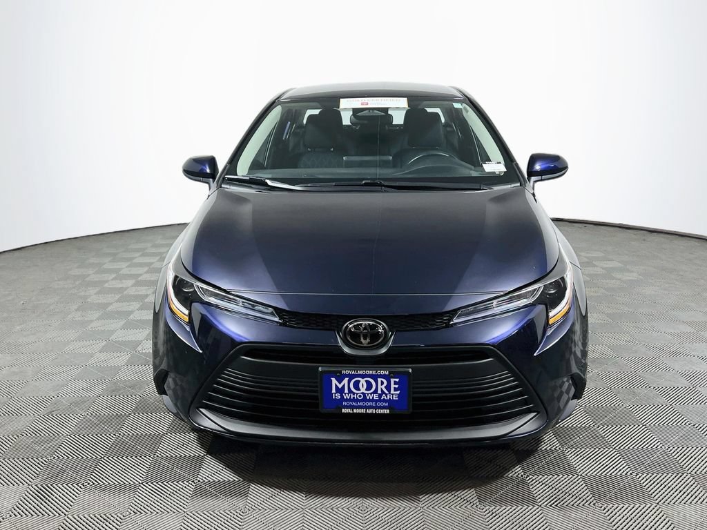 Used 2025 Toyota Corolla LE FWD image 2