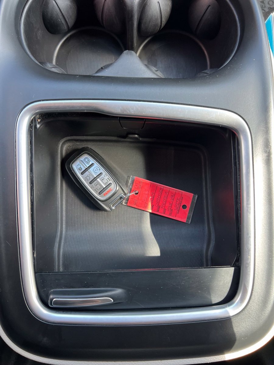 Used 2024 Chrysler Pacifica Touring-L FWD image 41
