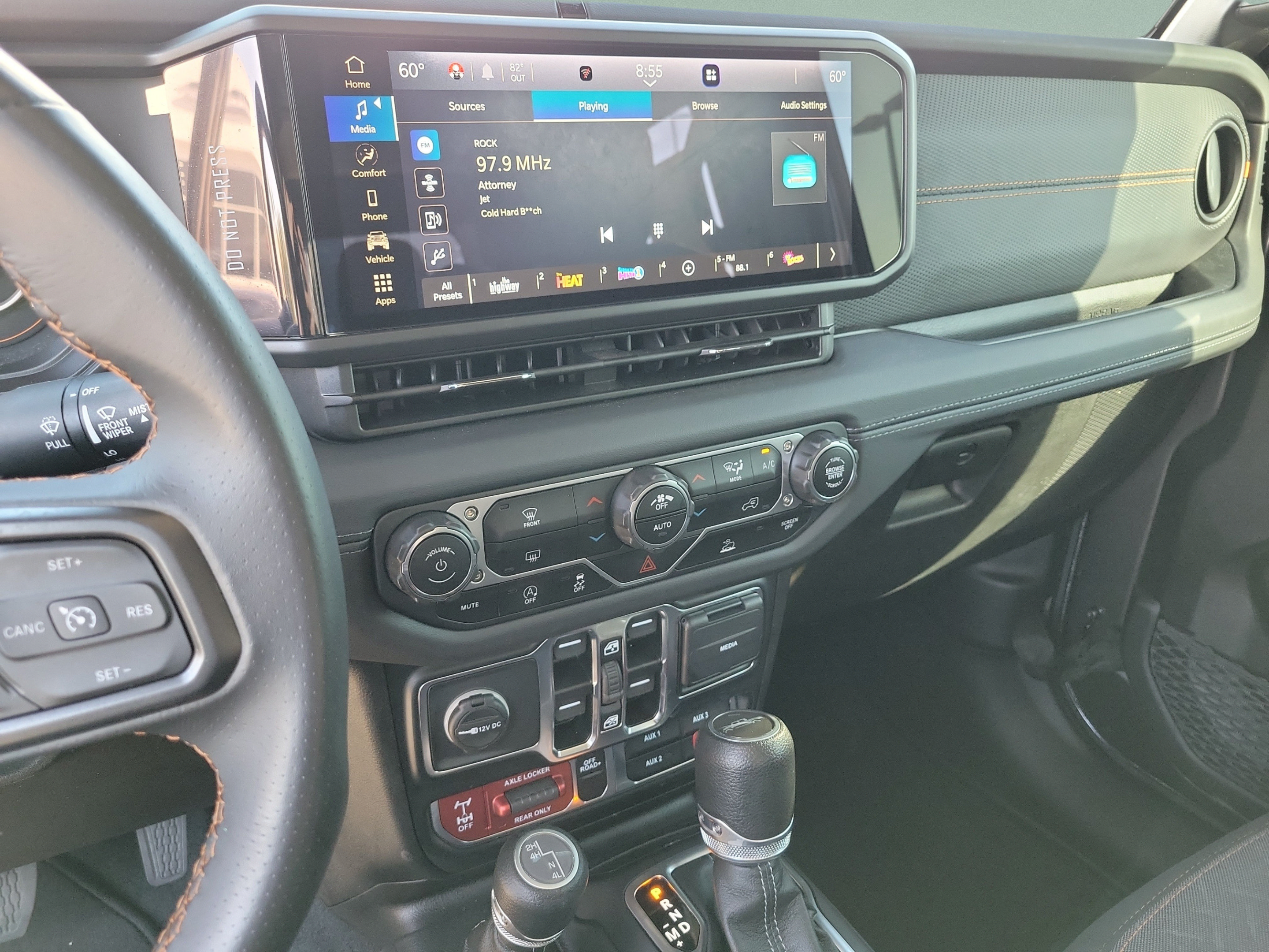 Used 2024 Jeep Gladiator Mojave AWD/4WD image 26