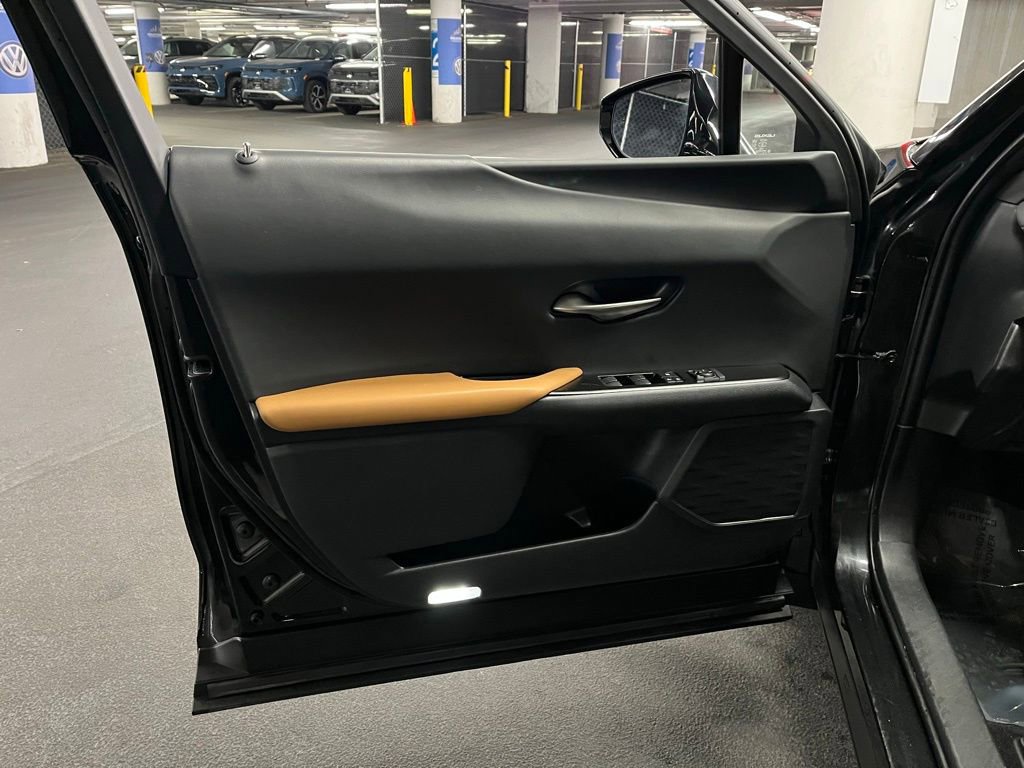 Used 2019 Lexus UX 250h w/ Premium Package image 18