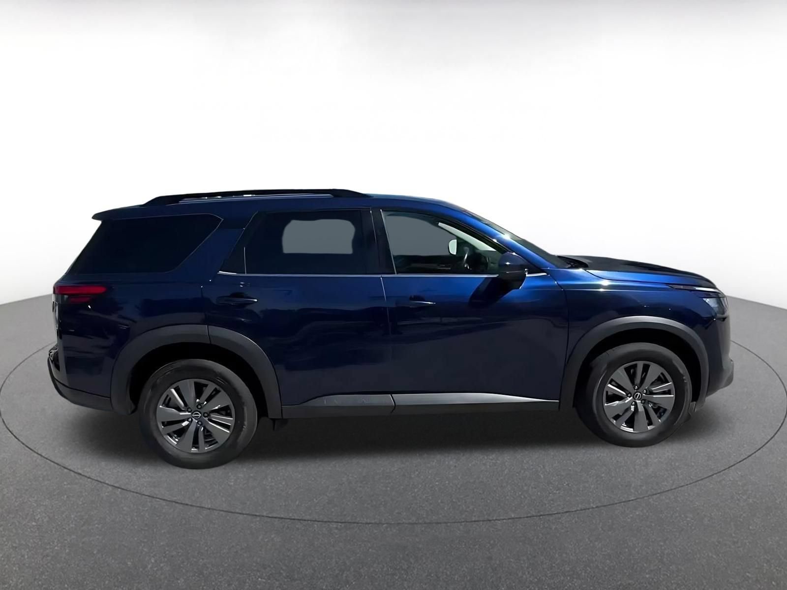 Used 2025 Nissan Pathfinder SV AWD/4WD image 15