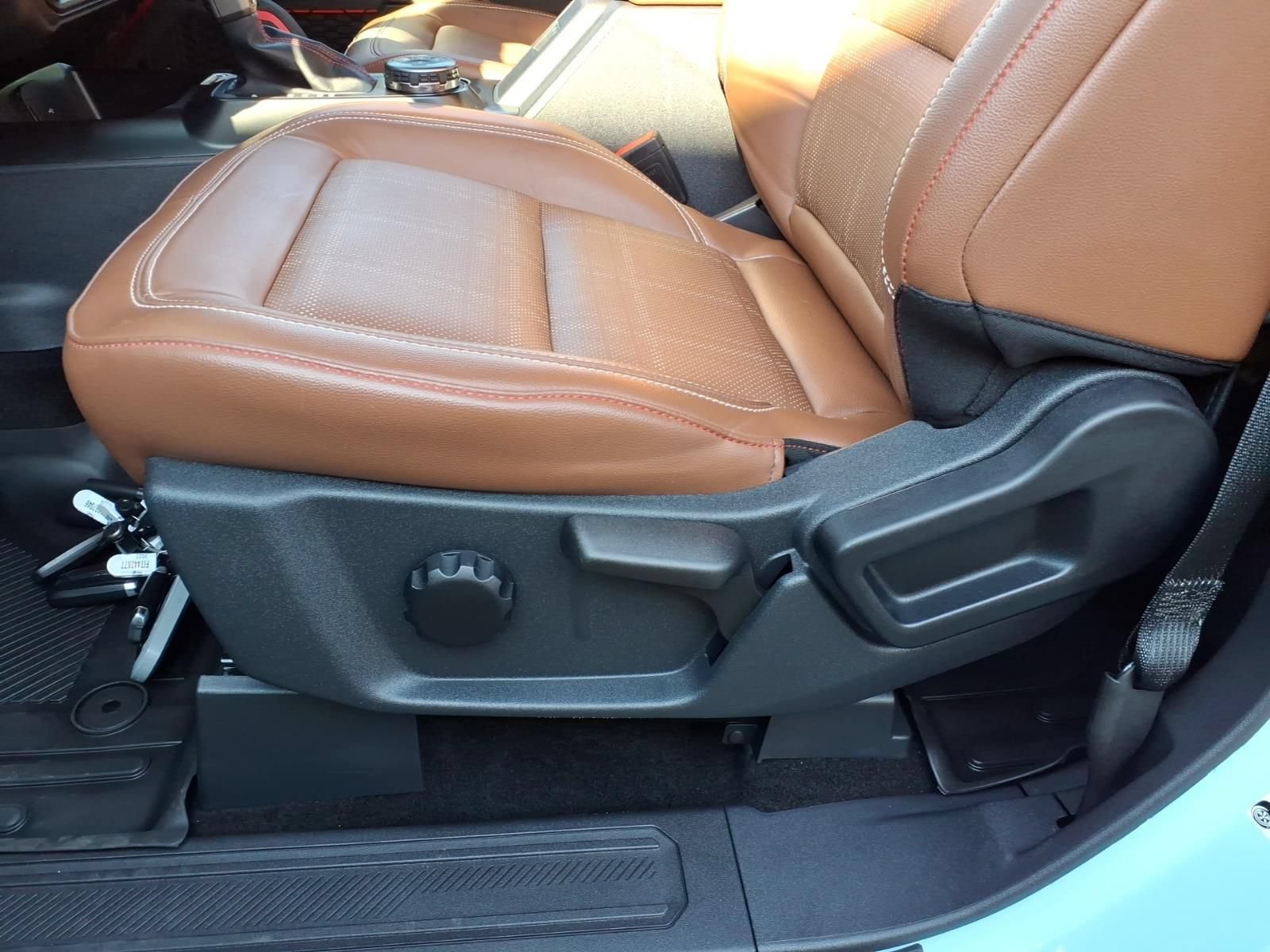 Used 2024 Ford Bronco Heritage Edition AWD/4WD image 16