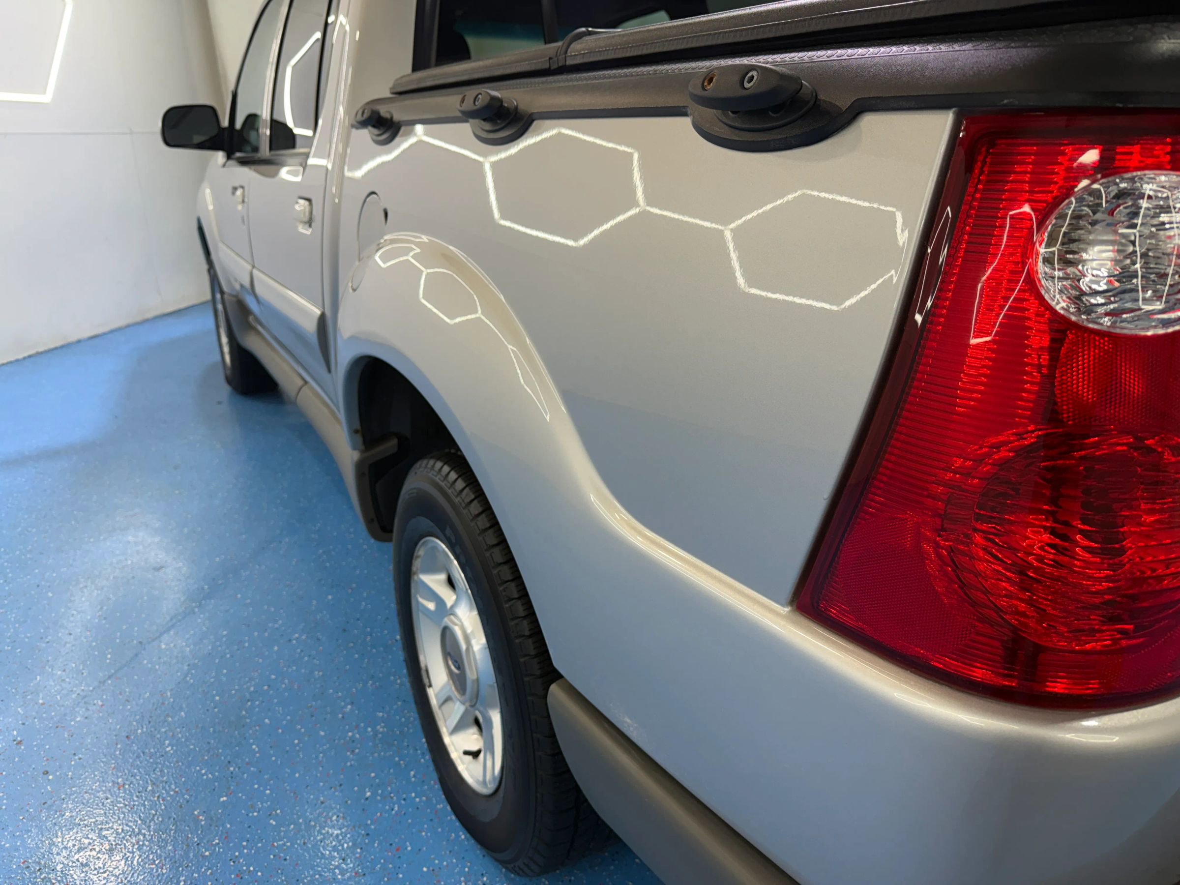 Used 2003 Ford Explorer Sport Trac XLT image 18