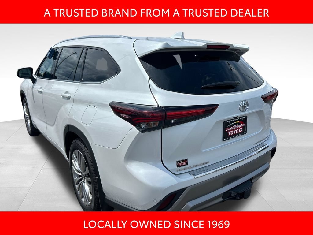 Certified 2024 Toyota Highlander Platinum AWD/4WD image 4