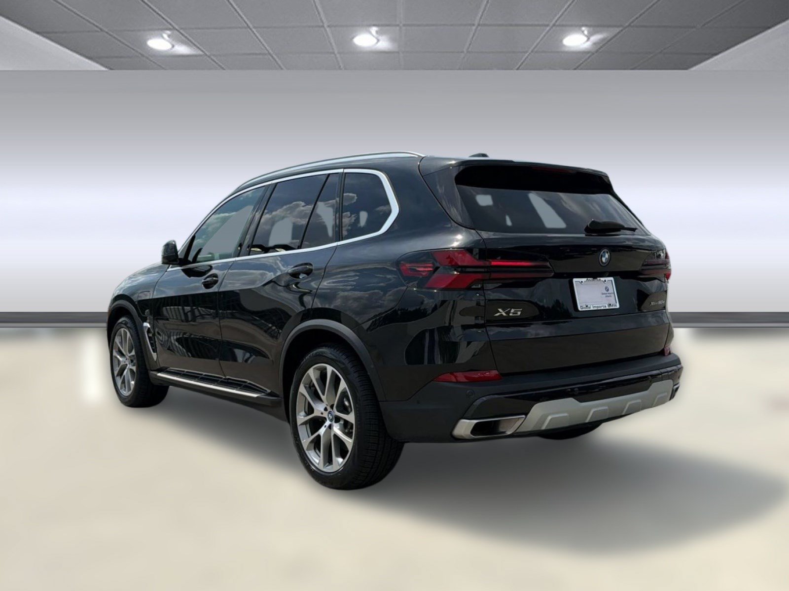 Used 2024 BMW X5 xDrive50e w/ Premium Package AWD/4WD image 3