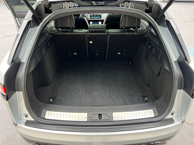 Used 2018 Land Rover Range Rover Velar R-Dynamic SE AWD/4WD image 26