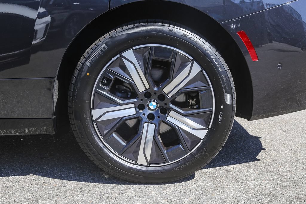 Used 2026 BMW iX xDrive45 w/ Premium Package AWD/4WD image 8