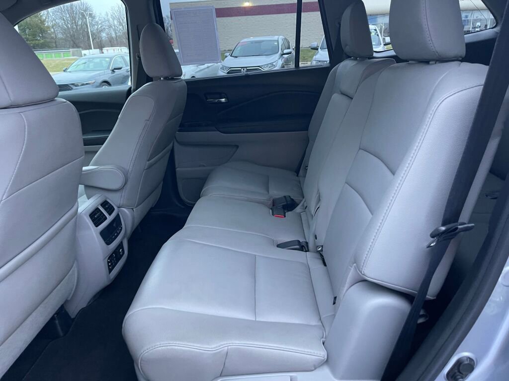 Used 2017 Honda Pilot Touring image 14