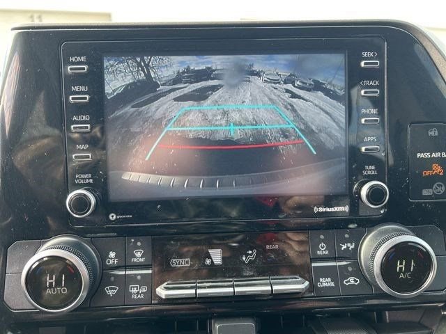 Used 2022 Toyota Highlander L image 24