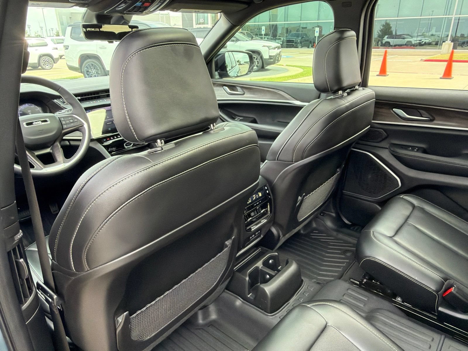 Used 2026 Jeep Grand Cherokee L Limited w/ Luxury Tech Group II RWD image 17