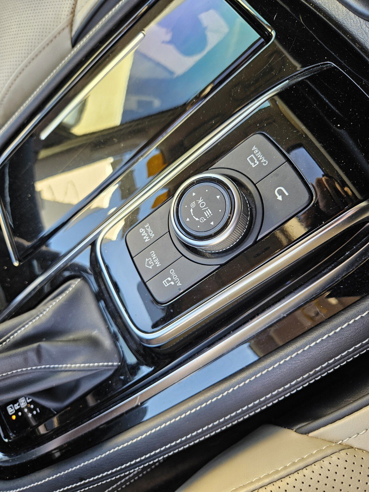 Used 2023 INFINITI QX80 Premium Select w/ All-Season Package image 22