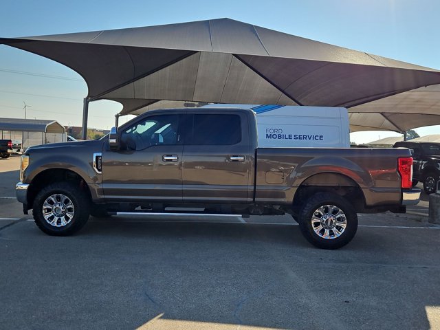 Used 2017 Ford F250 XLT w/ XLT Premium Package AWD/4WD image 8