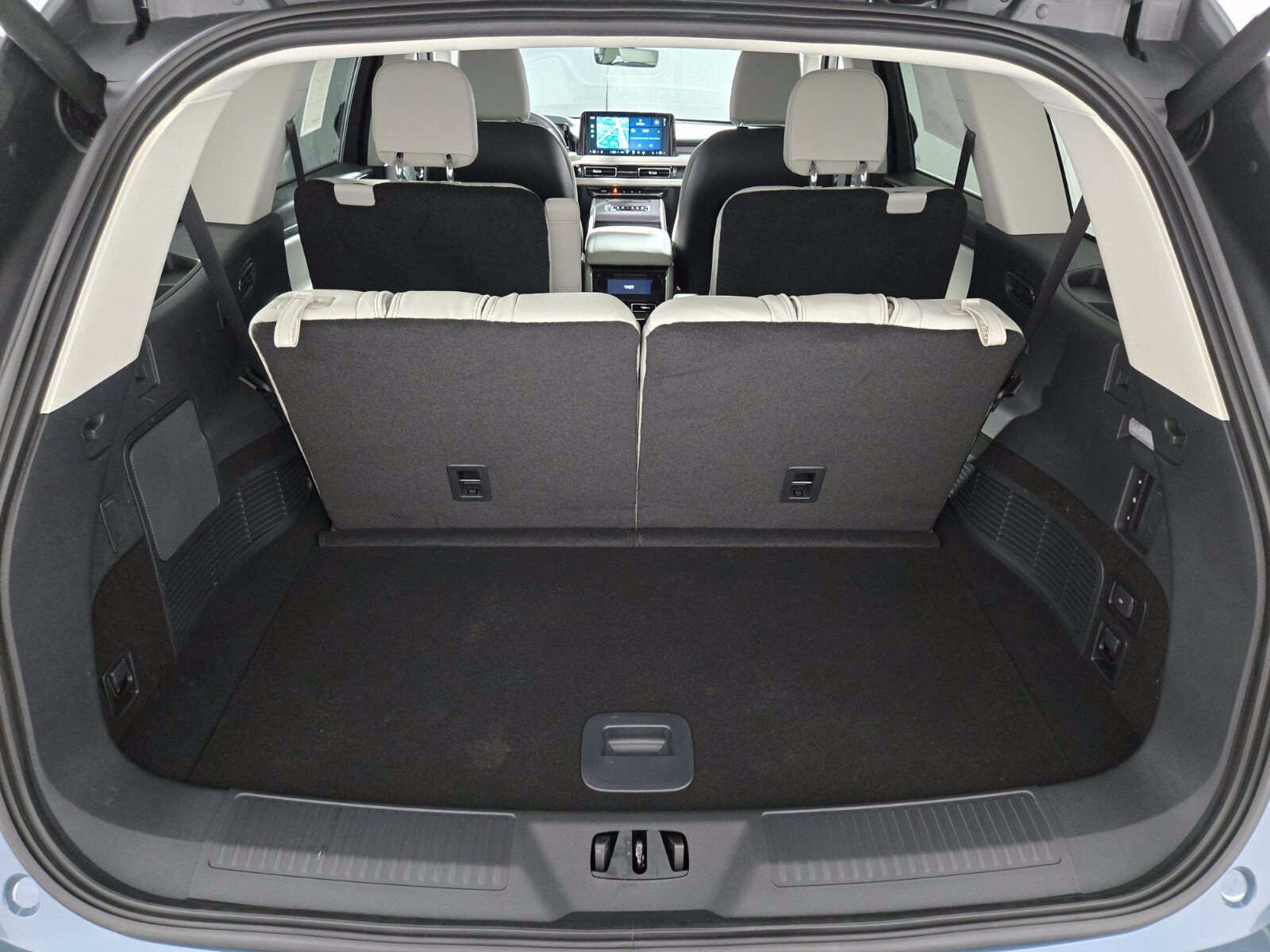 New 2026 Lincoln Aviator AWD w/ Jet Appearance Package image 18