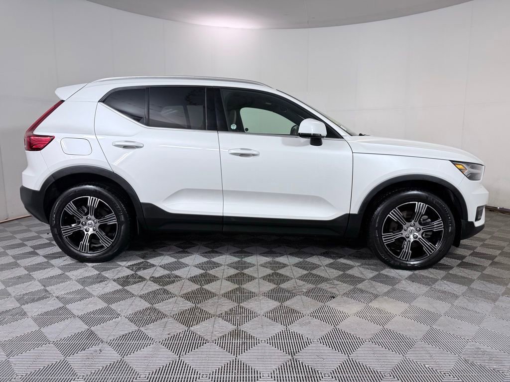 Used 2022 Volvo XC40 T5 Inscription w/ Climate Package image 8