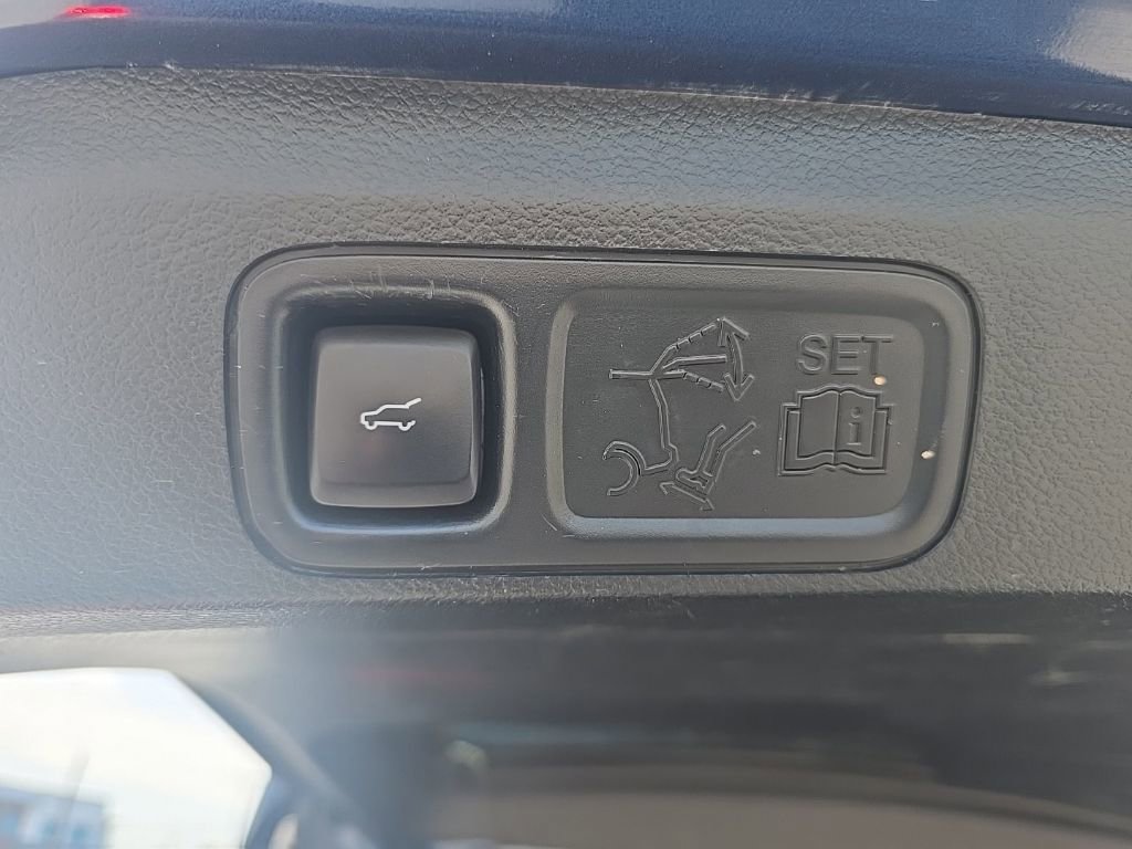 Used 2019 Ford Expedition XLT w/ Equipment Group 202A AWD/4WD image 34