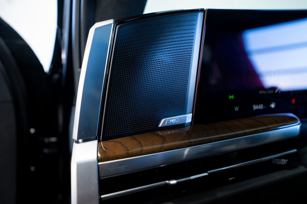 Used 2026 Cadillac Escalade ESV Platinum Sport w/ LPO, ONYX Package image 27