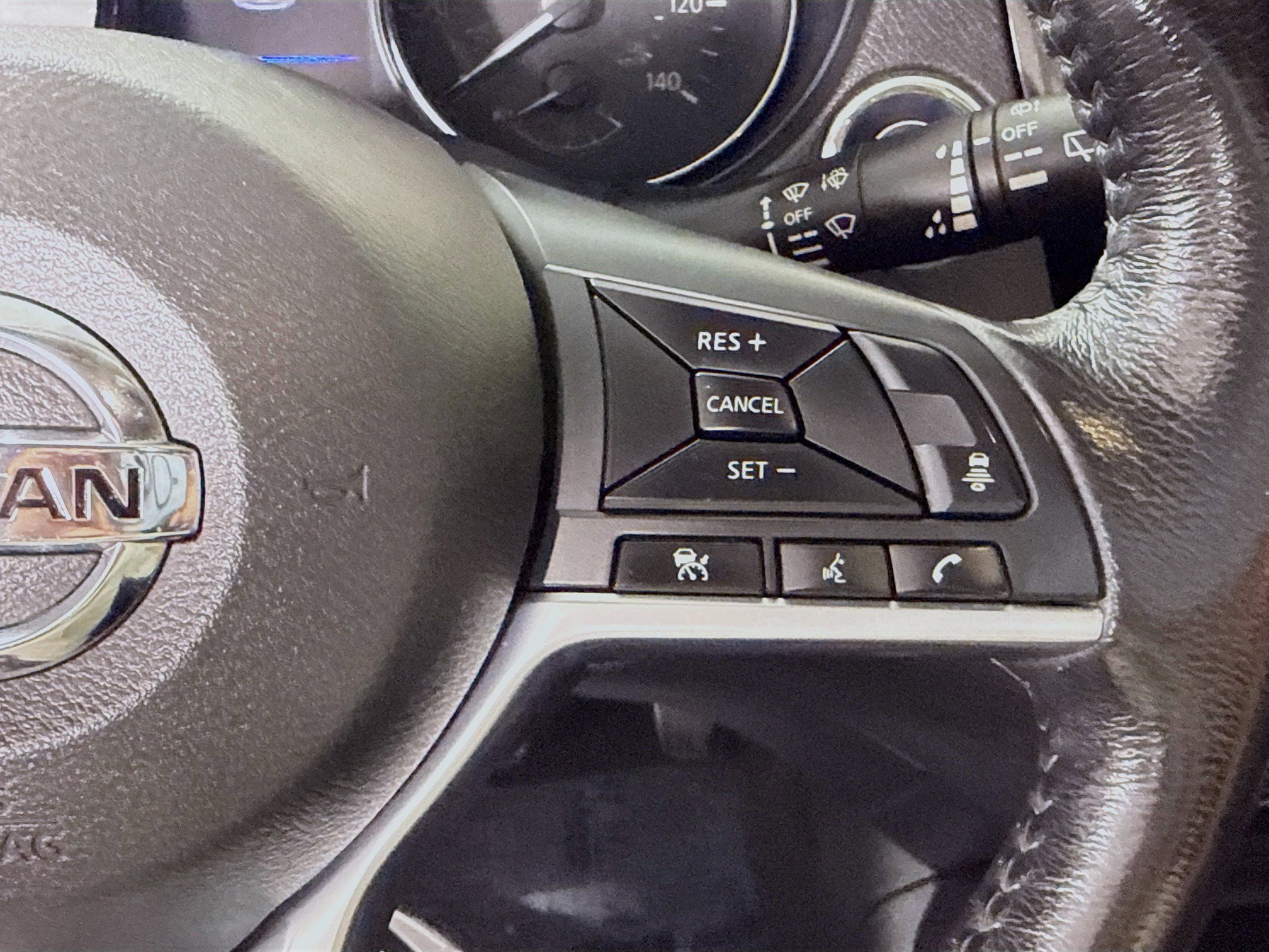 Used 2018 Nissan Rogue SV w/ Sun & Sound Touring Package image 15