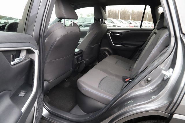 Used 2023 Toyota RAV4 SE image 19
