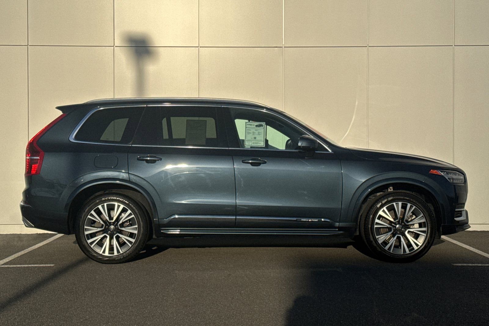 Used 2021 Volvo XC90 T8 Inscription Expression w/ Climate Package image 6