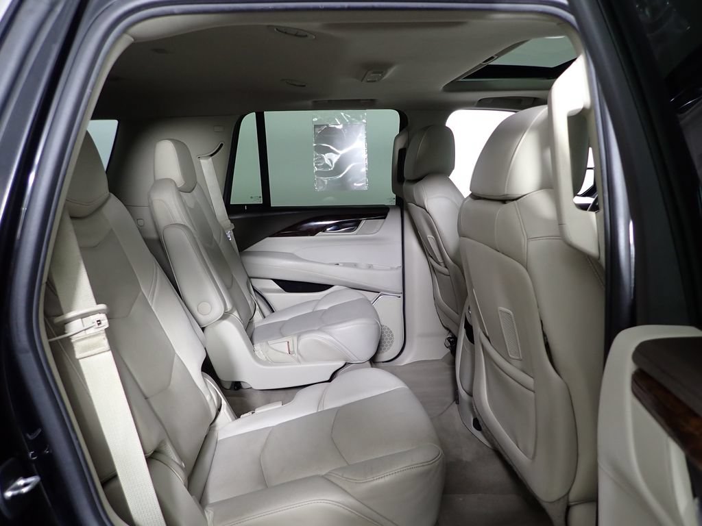 Used 2015 Cadillac Escalade Luxury AWD/4WD image 38
