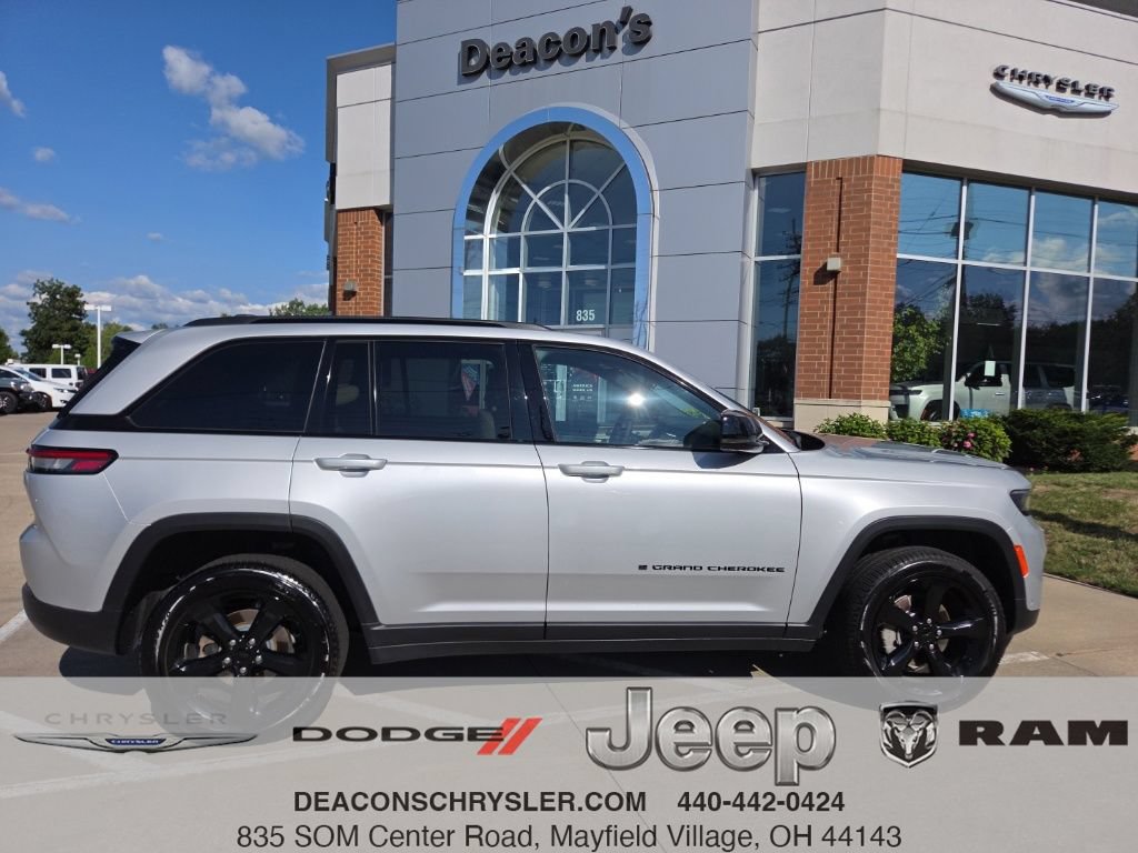 Certified 2024 Jeep Grand Cherokee Limited w/ Luxury Tech Group II AWD/4WD image 1