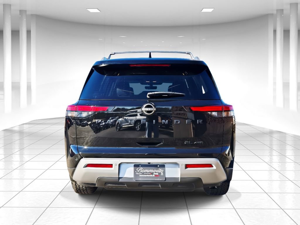 Used 2023 Nissan Pathfinder SL w/ Black Appearance Package image 4