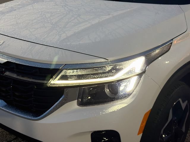 Used 2025 Kia Seltos EX AWD/4WD image 9