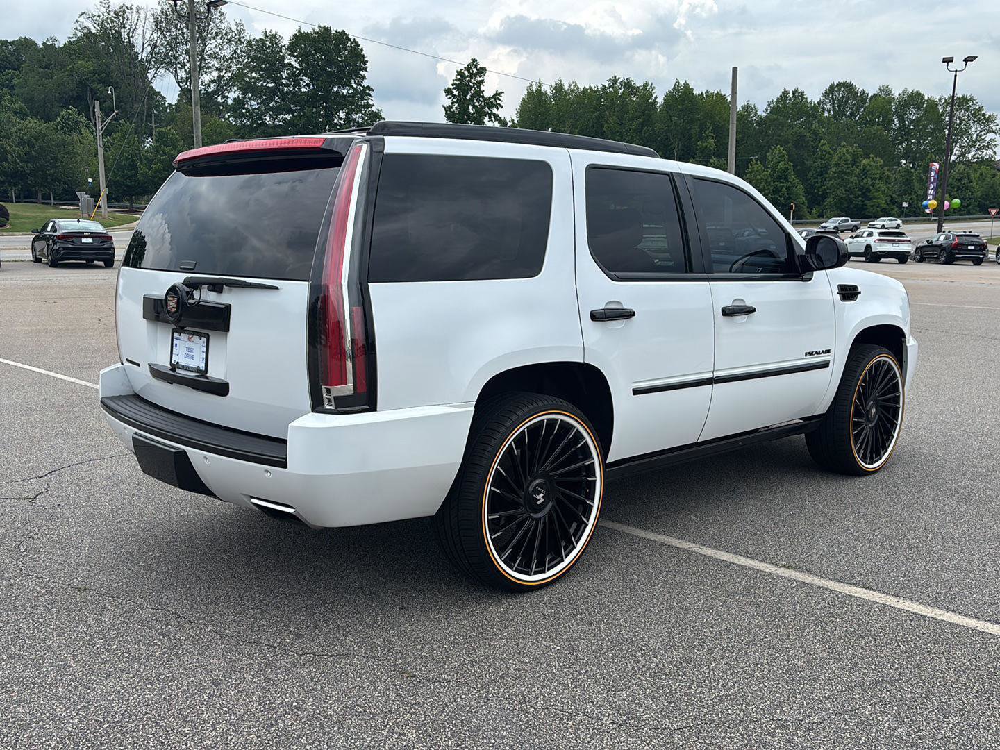 Used 2012 Cadillac Escalade Platinum AWD/4WD image 3