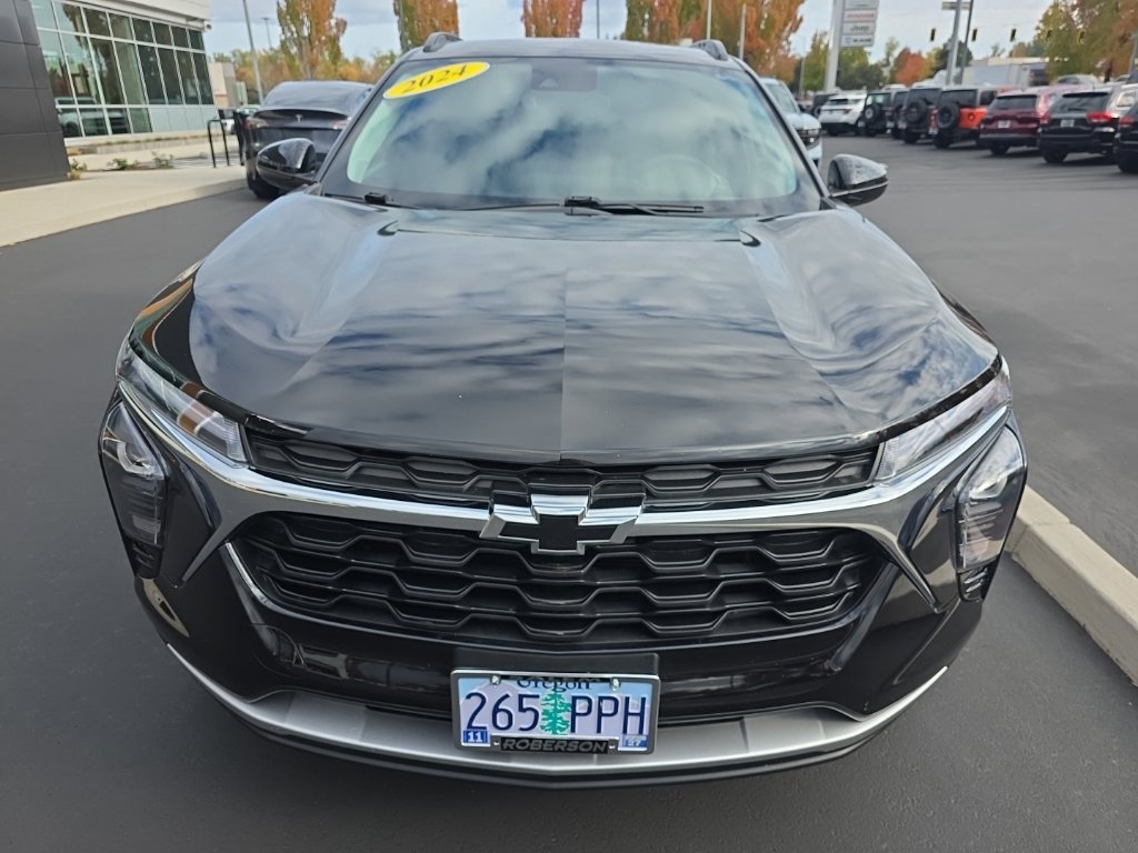Used 2024 Chevrolet Trax LT FWD image 8