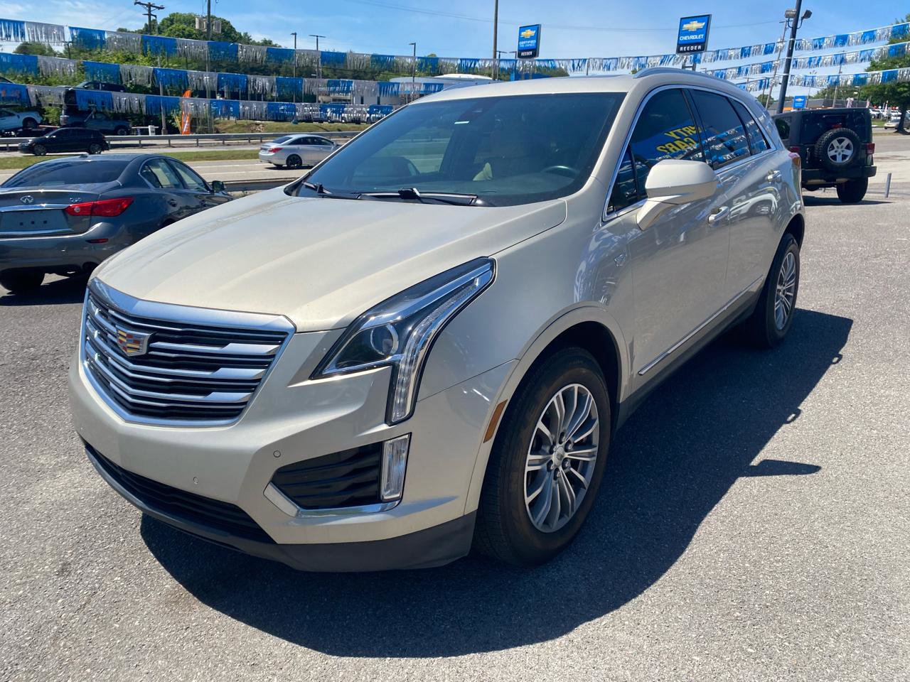Used 2017 Cadillac XT5 Luxury w/ Driver Awareness Package FWD image 3