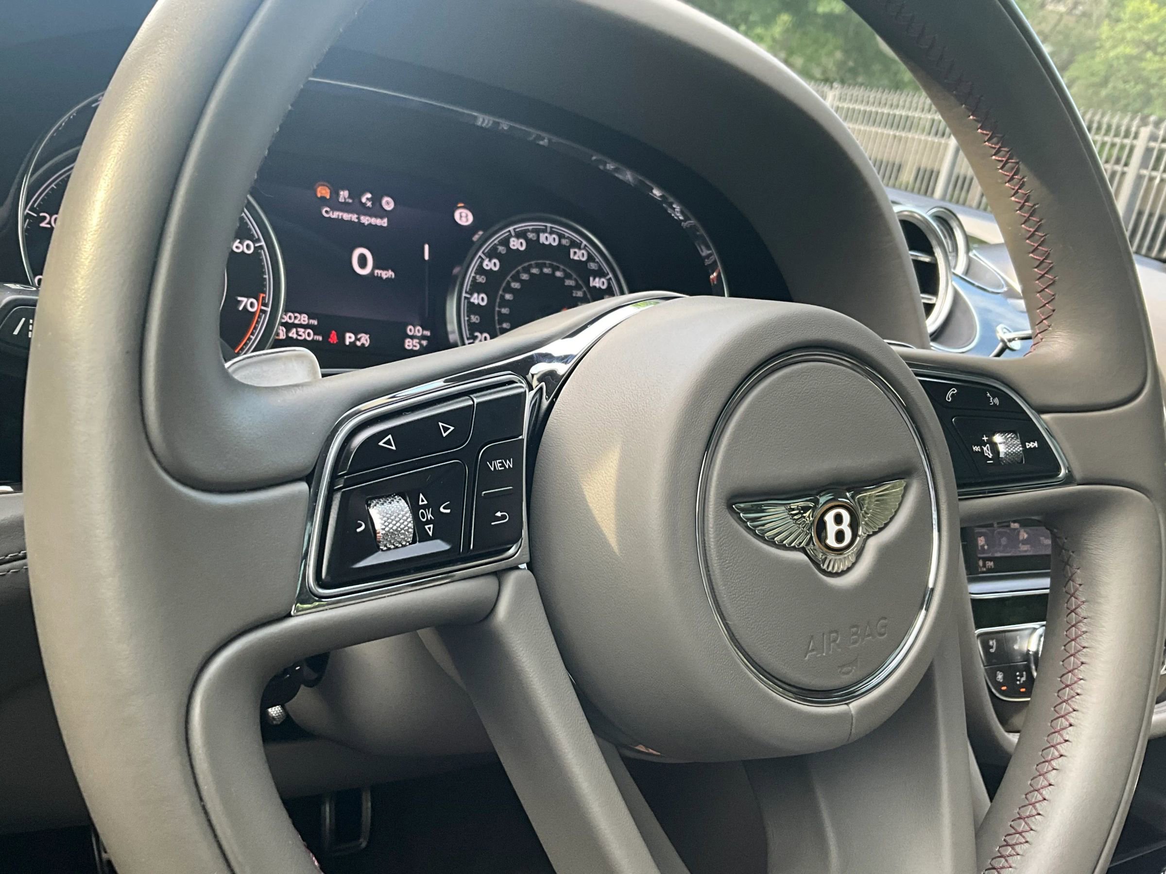 Used 2019 Bentley Bentayga AWD/4WD image 28