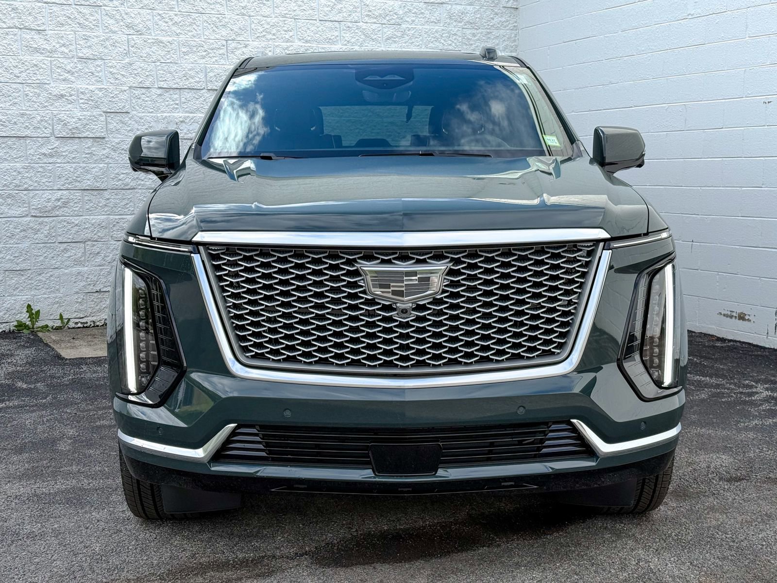 New 2026 Cadillac Escalade Luxury w/ LPO, Radiant Package AWD/4WD image 2