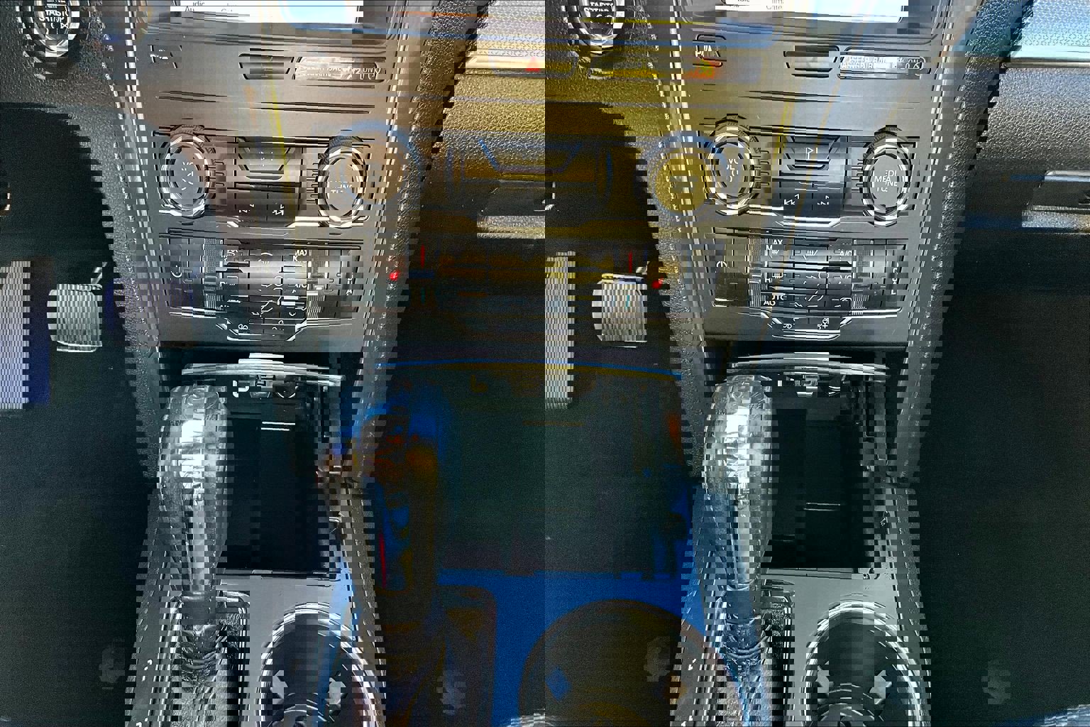 Used 2018 Ford Explorer XLT w/ Equipment Group 202A image 23