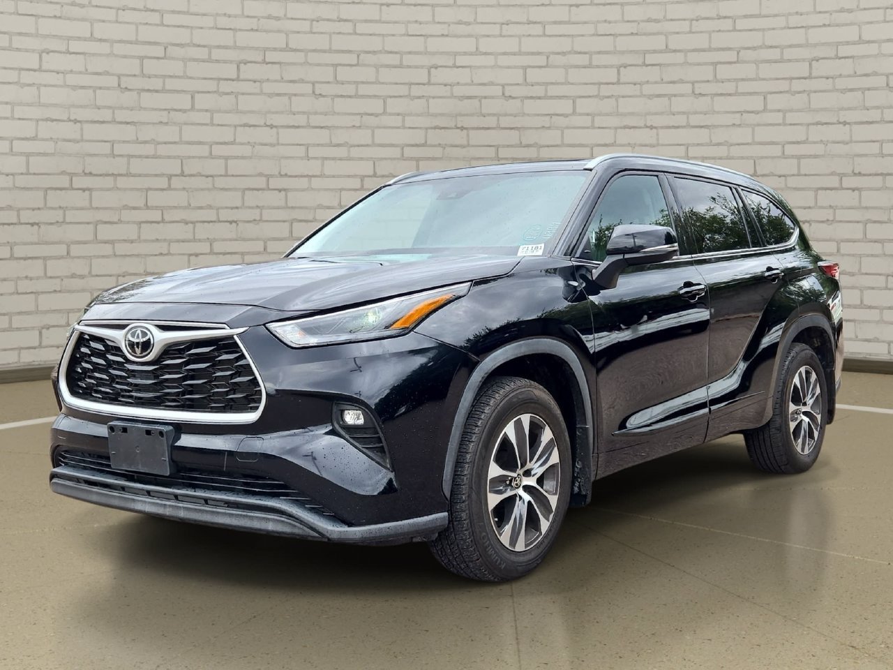Used 2022 Toyota Highlander XLE AWD/4WD image 1