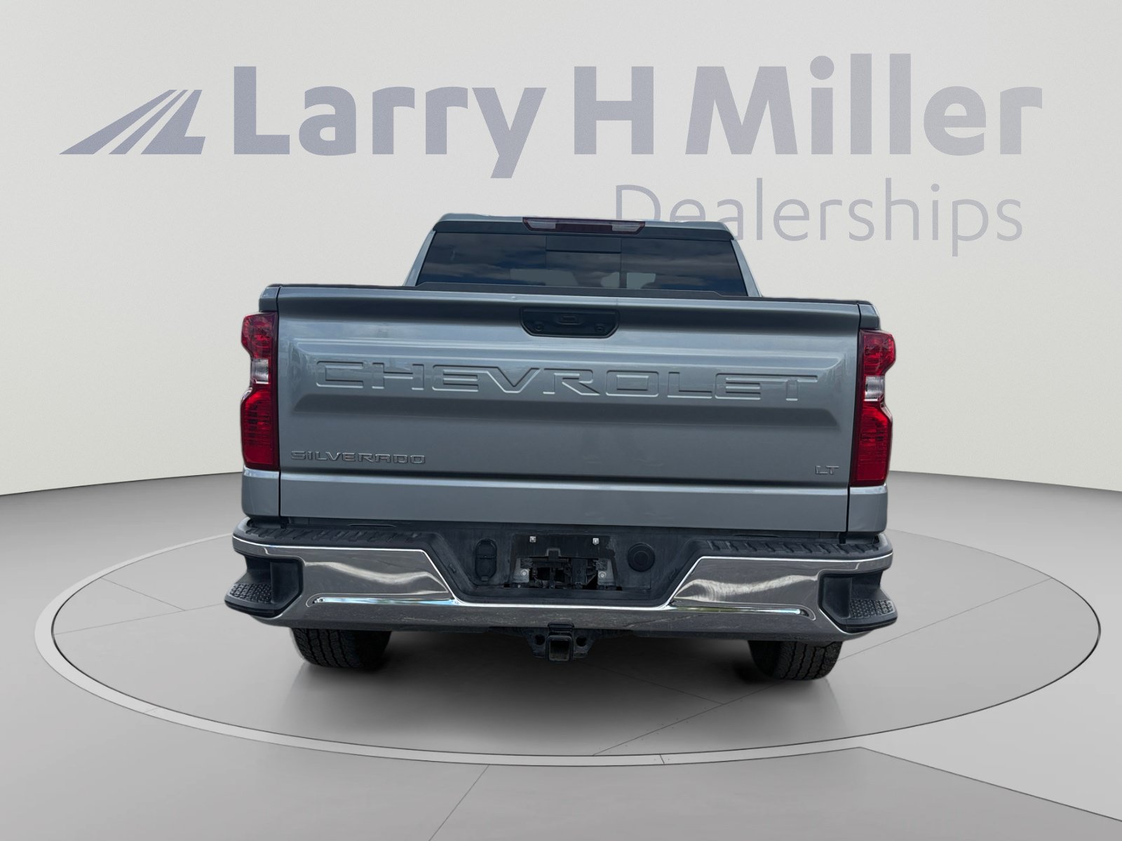Used 2025 Chevrolet Silverado 1500 LT w/ Convenience Package II AWD/4WD image 4