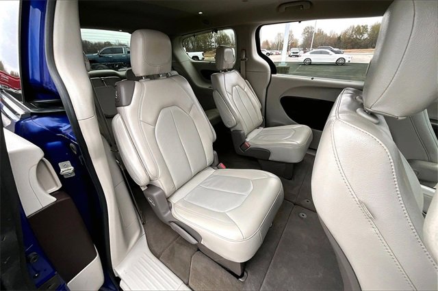 Used 2021 Chrysler Pacifica Touring-L image 24