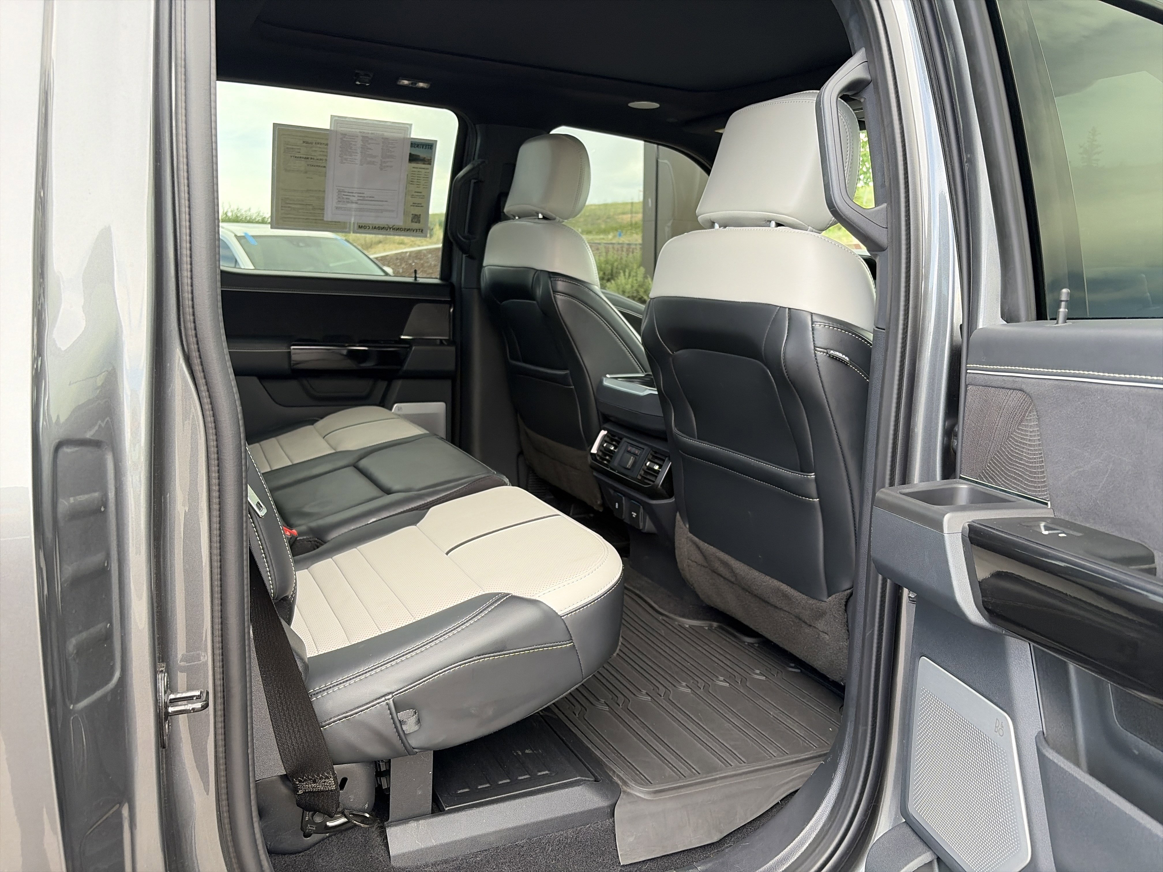 Used 2023 Ford F150 Lightning Platinum AWD/4WD image 29