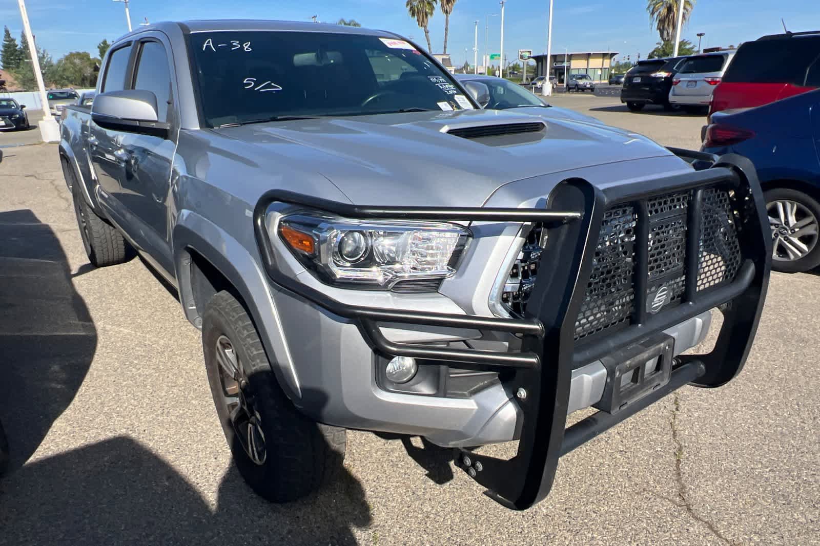 Used 2016 Toyota Tacoma TRD Sport AWD/4WD image 3