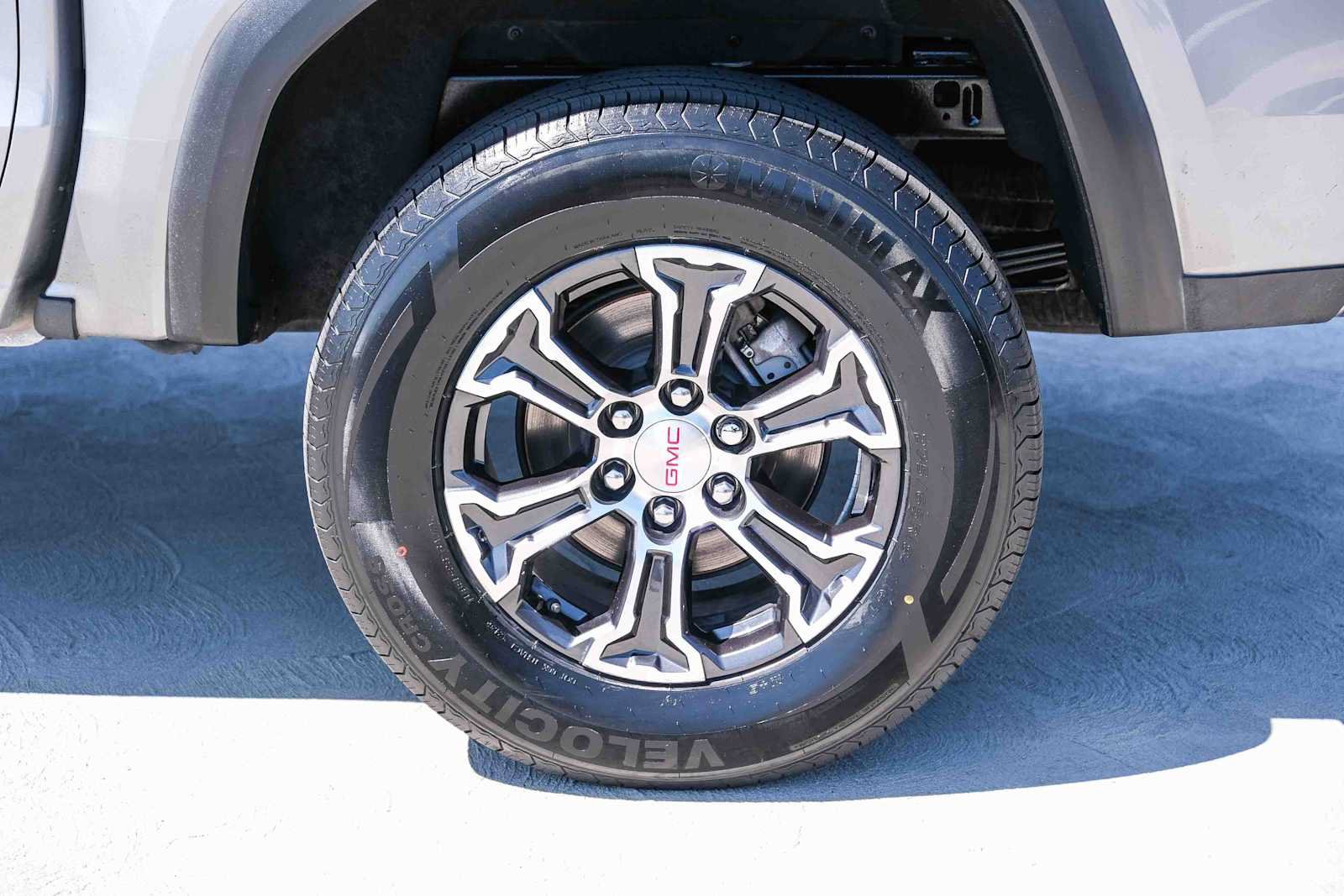 Used 2023 GMC Canyon AT4 w/ Technology Package AWD/4WD image 9