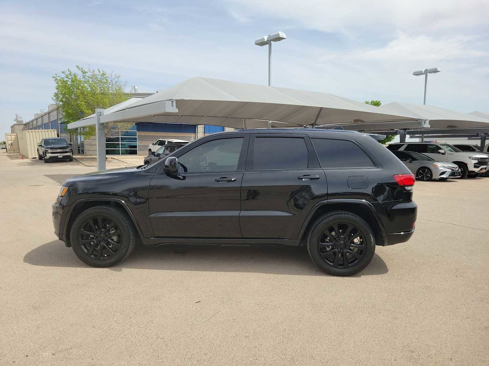 Used 2019 Jeep Grand Cherokee Altitude image 5