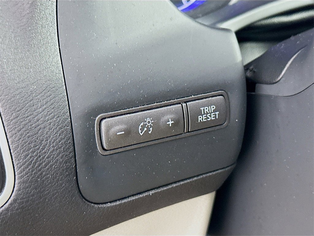 Used 2017 INFINITI Q50 3.0t Premium w/ Driver Assistance Package image 10