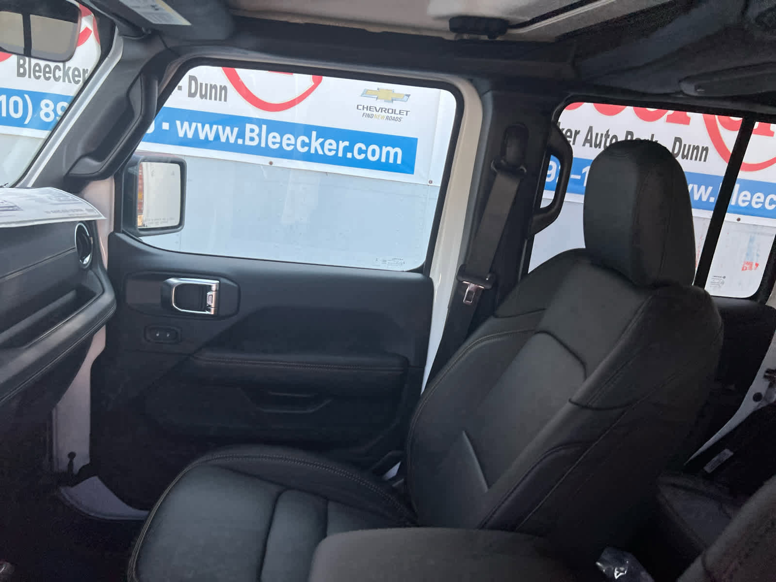 New 2025 Jeep Wrangler Sahara image 33