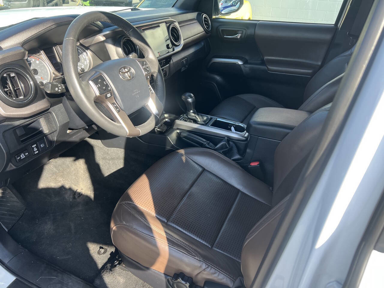 Used 2018 Toyota Tacoma Limited AWD/4WD image 7