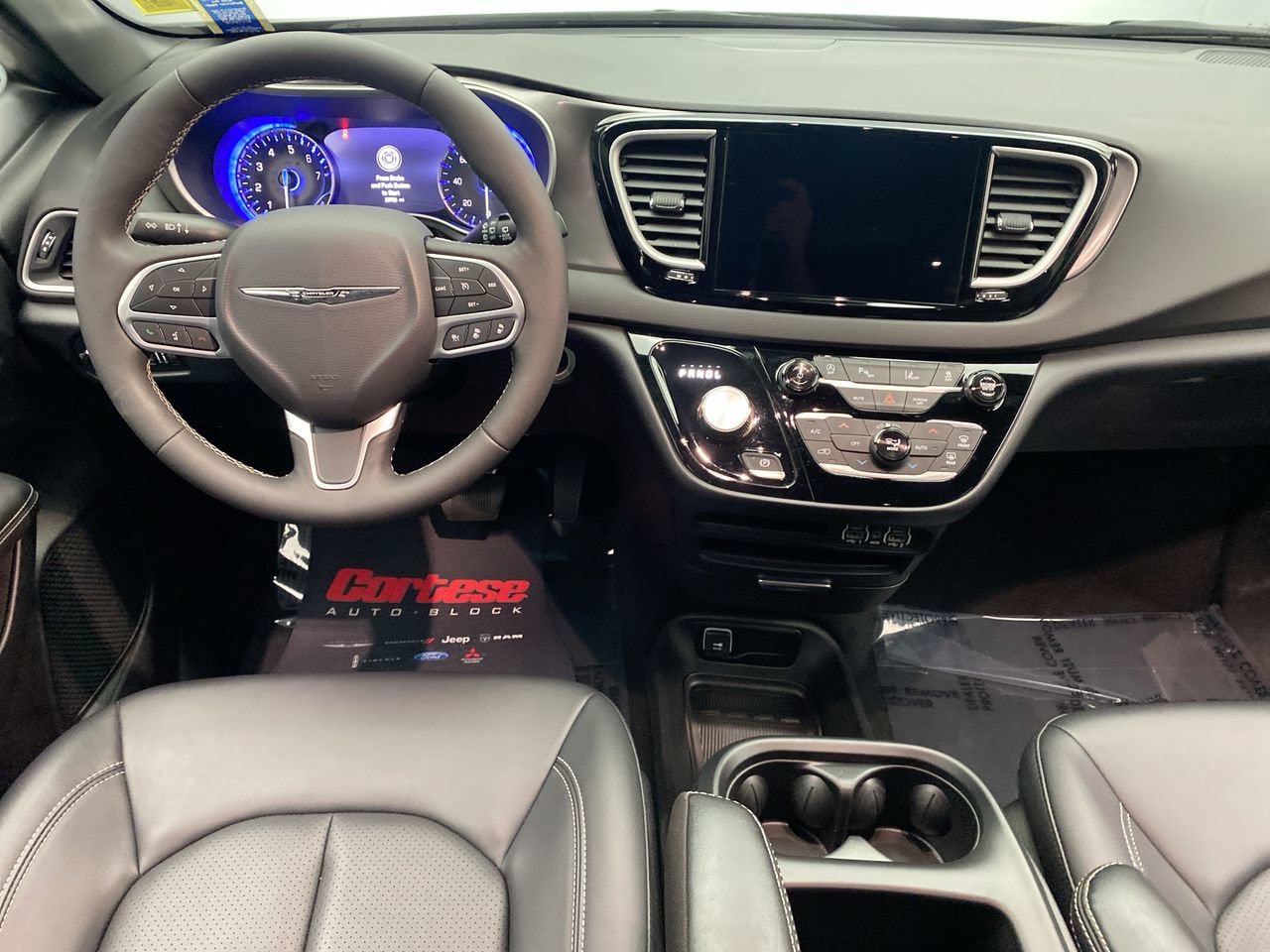Used 2025 Chrysler Pacifica Select FWD image 15