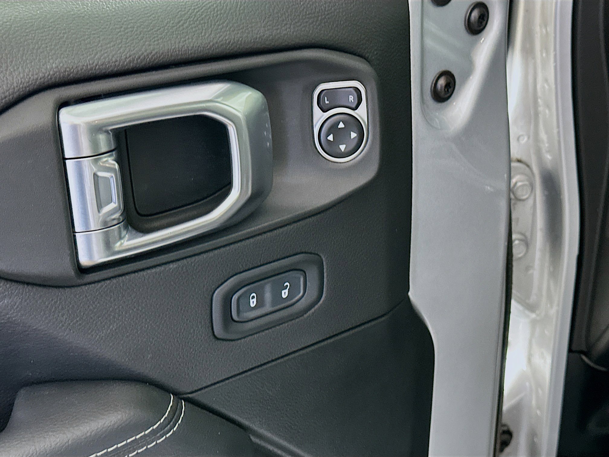 Used 2023 Jeep Wrangler Sahara w/ Cold Weather Group image 15