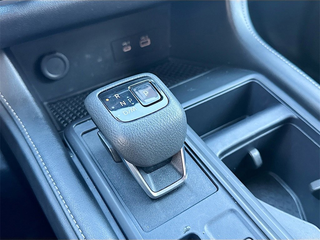 Used 2024 Nissan Pathfinder S image 16