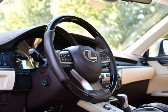 Used 2017 Lexus ES 350 w/ Luxury Package FWD image 11
