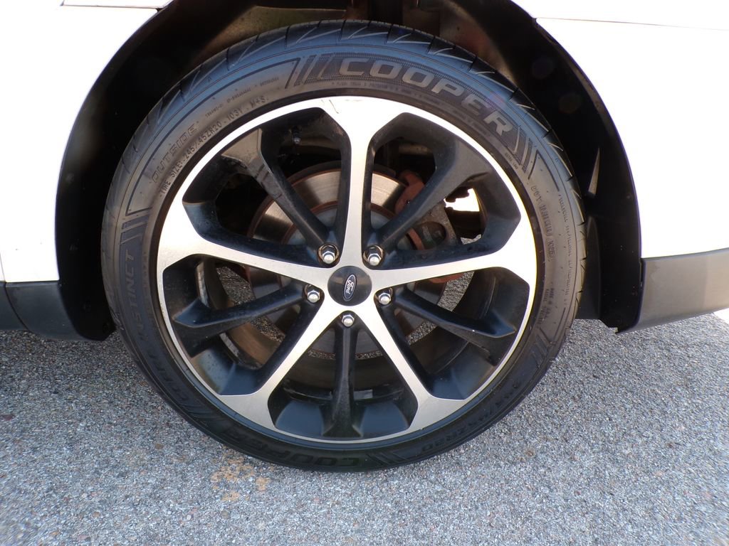 Used 2015 Ford Taurus SEL w/ Equipment Group 201A FWD image 19