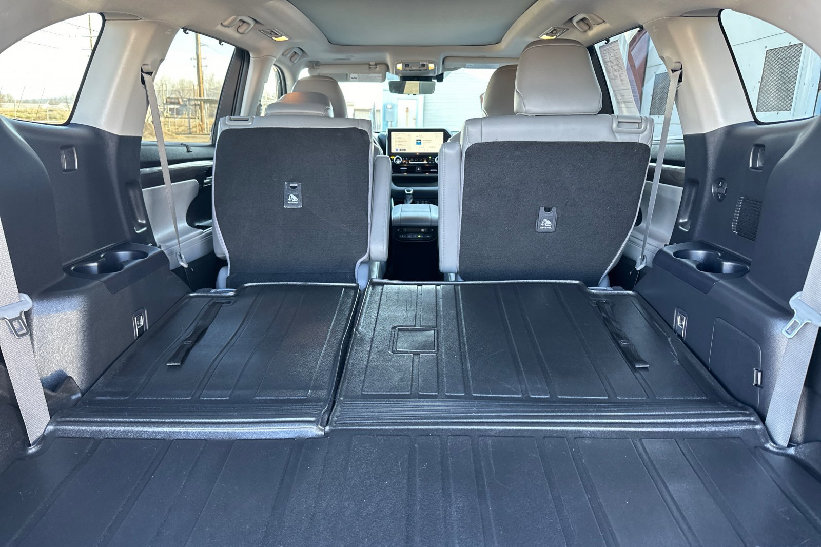 Used 2023 Toyota Highlander Platinum image 16
