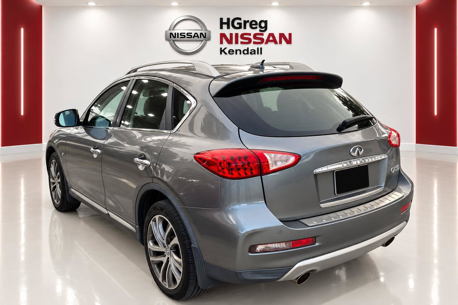 Used 2016 INFINITI QX50 AWD w/ Deluxe Touring Package image 2